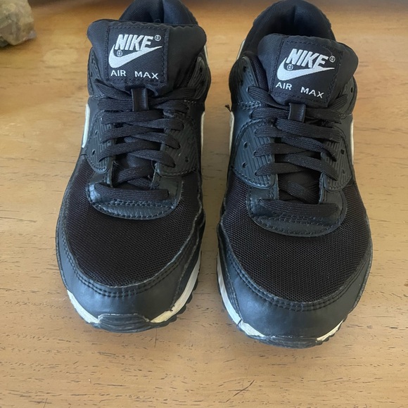 Nike Air Max Black and White Sneakers 7.5 - Picture 5 of 9
